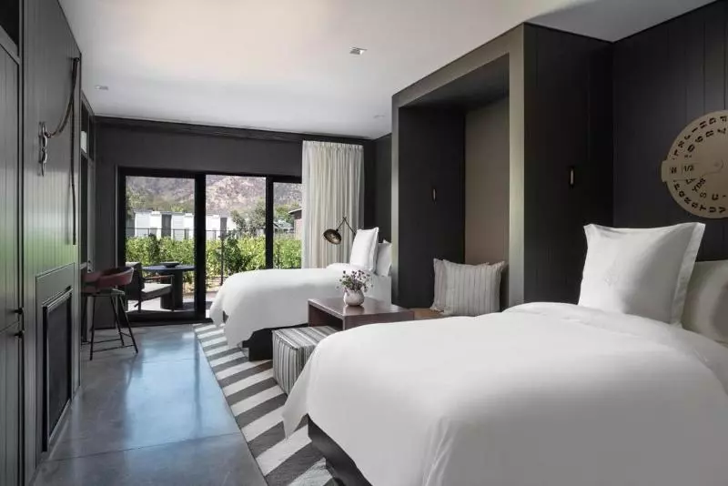 Superior Room, Os Olivos