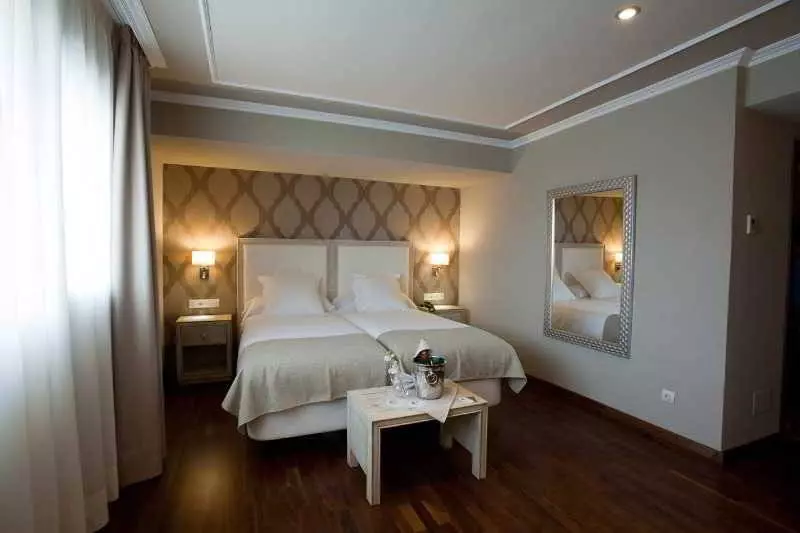 Standard Room, Os Olivos