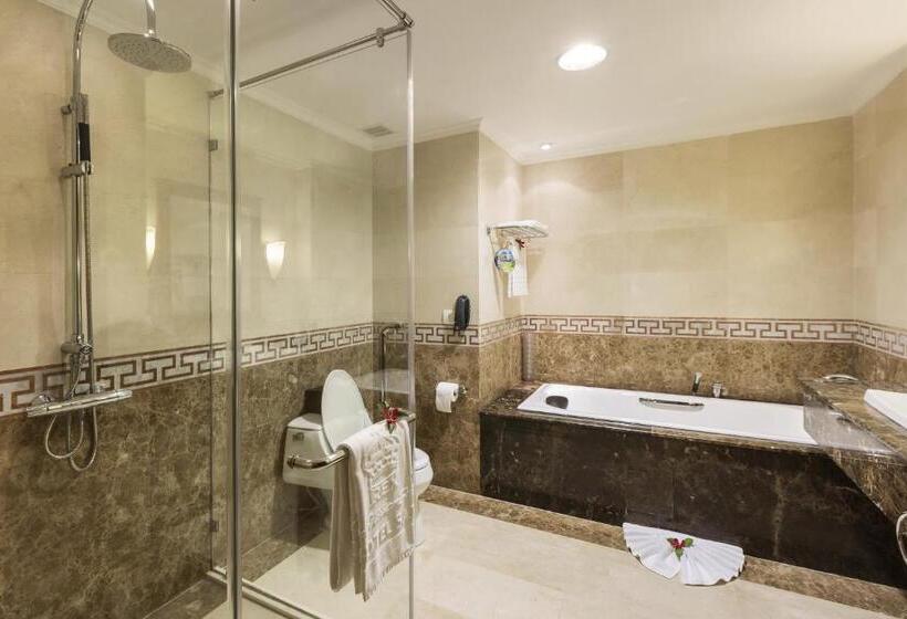 سوییت اجرایی, Rex