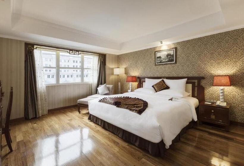 سوییت اجرایی, Rex