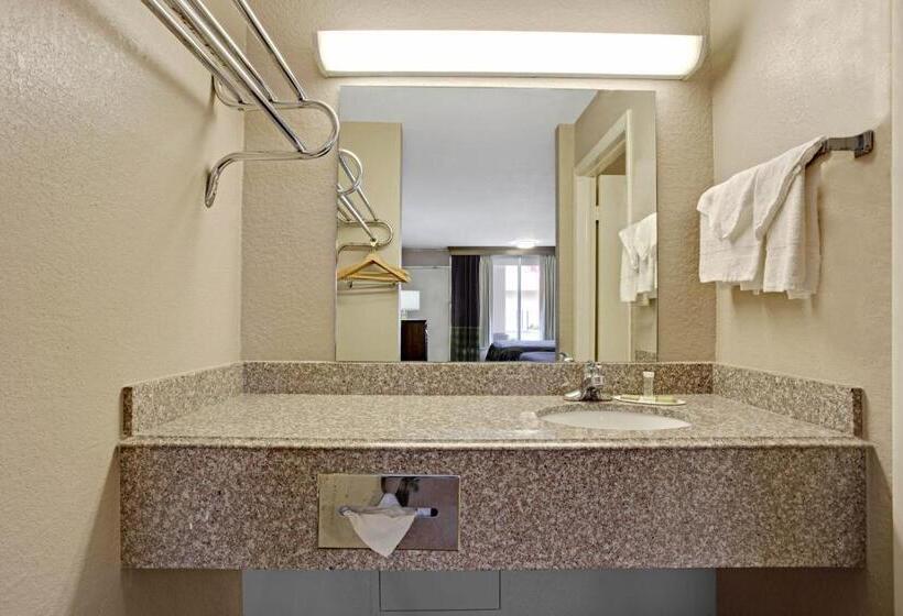 غرفه قياسيه سريرين مزدوجين, Super 8 By Wyndham Oklahoma/frontier City