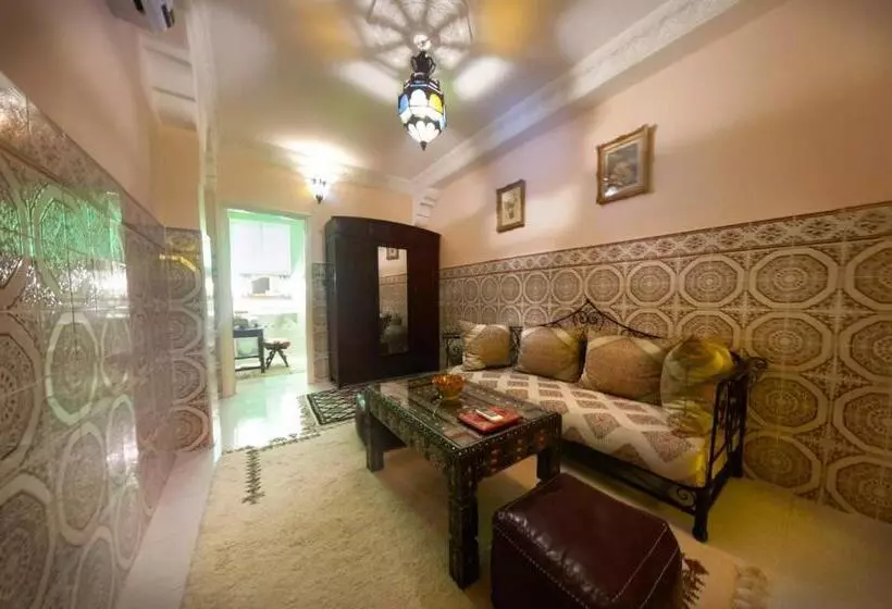 سوییت, Riad Atika Mek