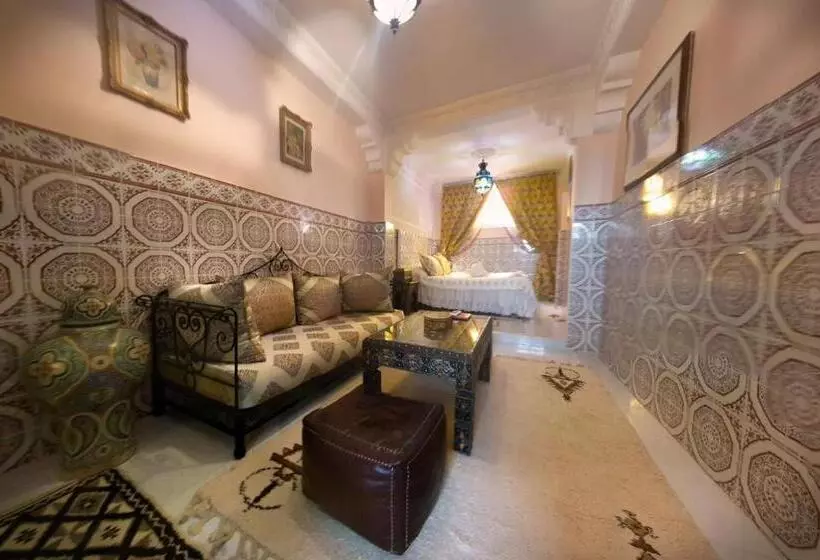 سوییت, Riad Atika Mek