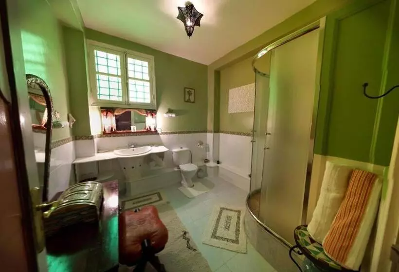 سوییت, Riad Atika Mek