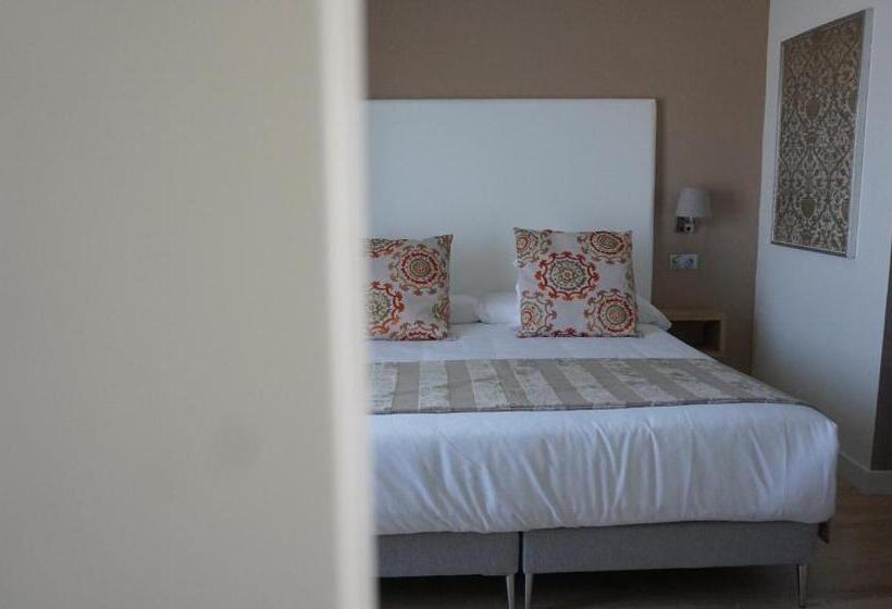 سوییت جونیور با چشمانداز دریا, Anoreta Suites