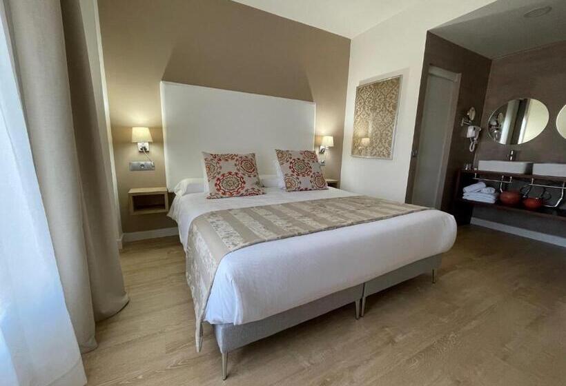 سوییت جونیور با چشمانداز دریا, Anoreta Suites