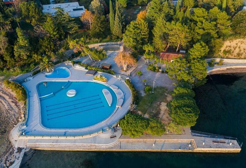 اتاق خانوادگی, Depandansa Bor