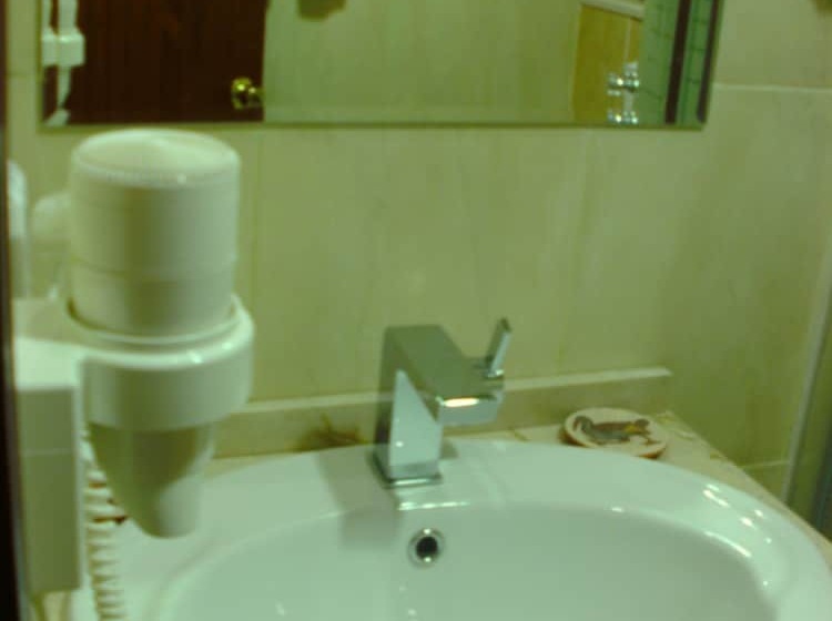 Standard Triple Room, Al Rashid