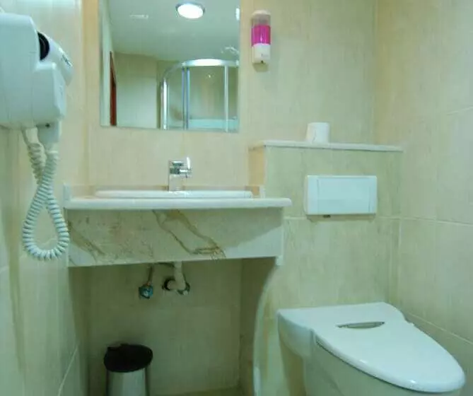اتاق استاندارد سه نفره, Al Rashid