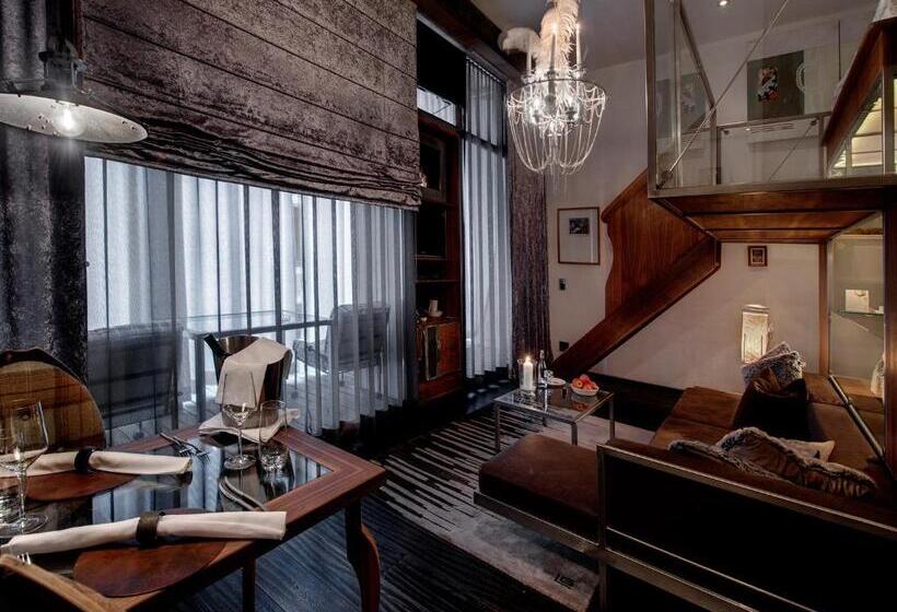 Capsule, Backstage Boutique Spa