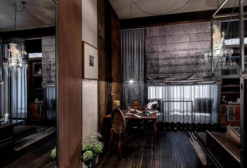 Capsule, Backstage Boutique Spa