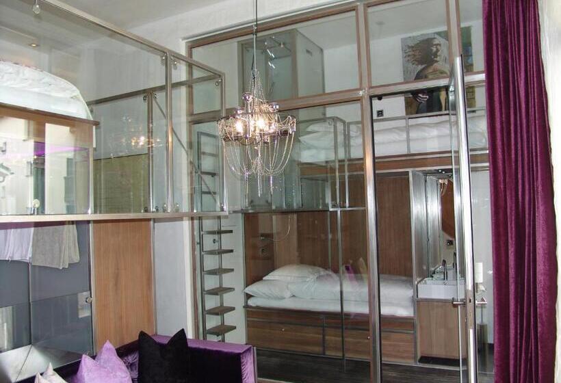 سوییت خانوادگی, Backstage Boutique Spa