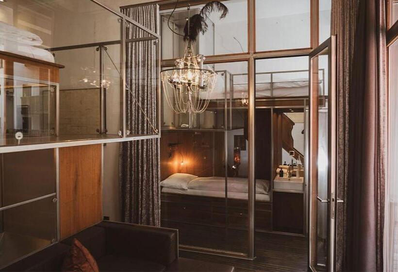 سوییت خانوادگی, Backstage Boutique Spa