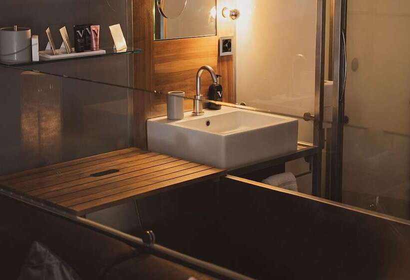 Capsule, Backstage Boutique Spa