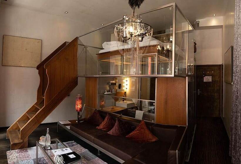 Capsule, Backstage Boutique Spa