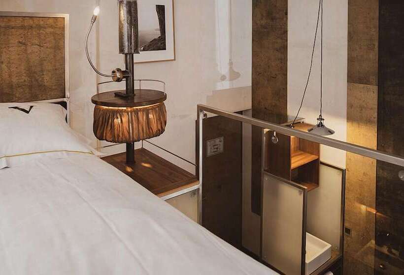 Capsule, Backstage Boutique Spa