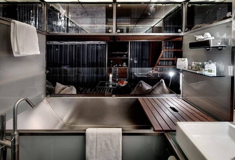 Capsule, Backstage Boutique Spa