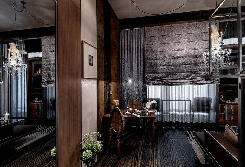 Capsule, Backstage Boutique Spa