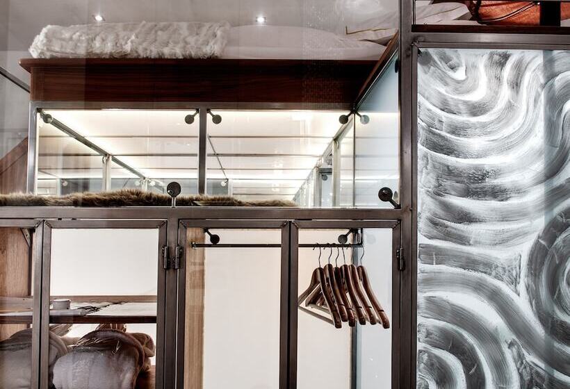 Capsule, Backstage Boutique Spa