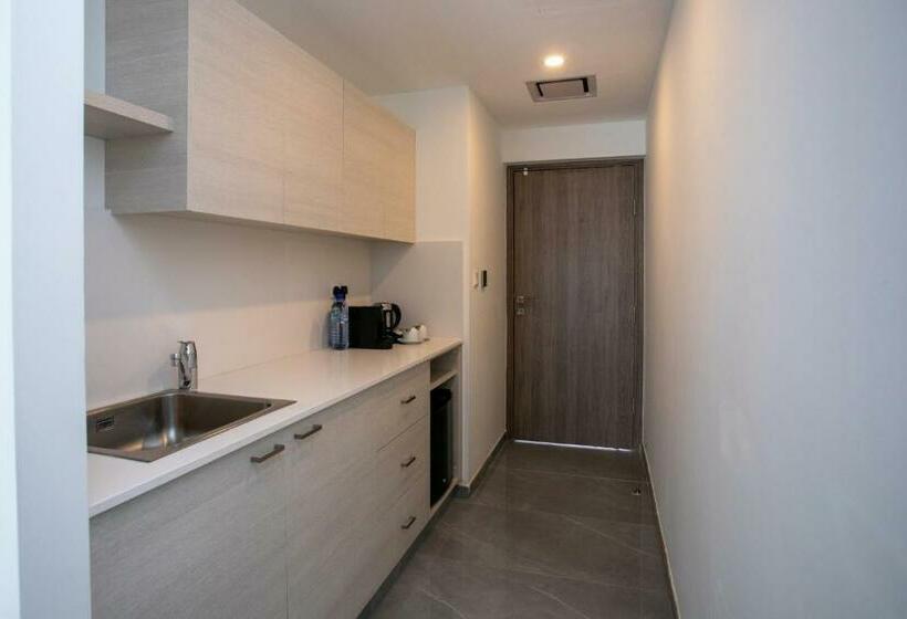 스위트, Best Western Plus Larco