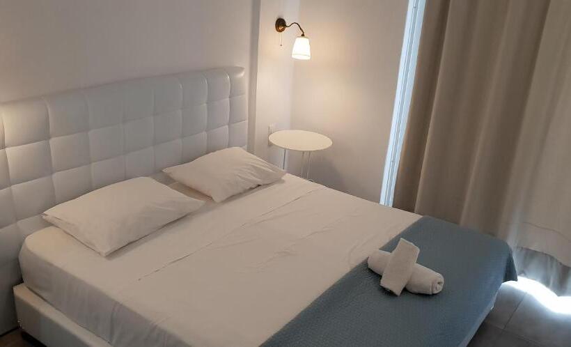 Номер Deluxe Вид на Бассейн, Iliada Odysseas Resort