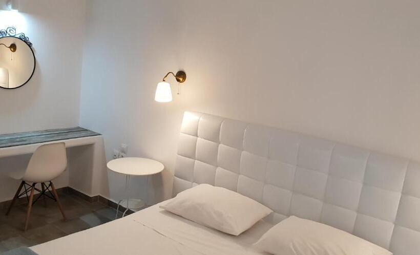 Номер Deluxe Вид на Бассейн, Iliada Odysseas Resort