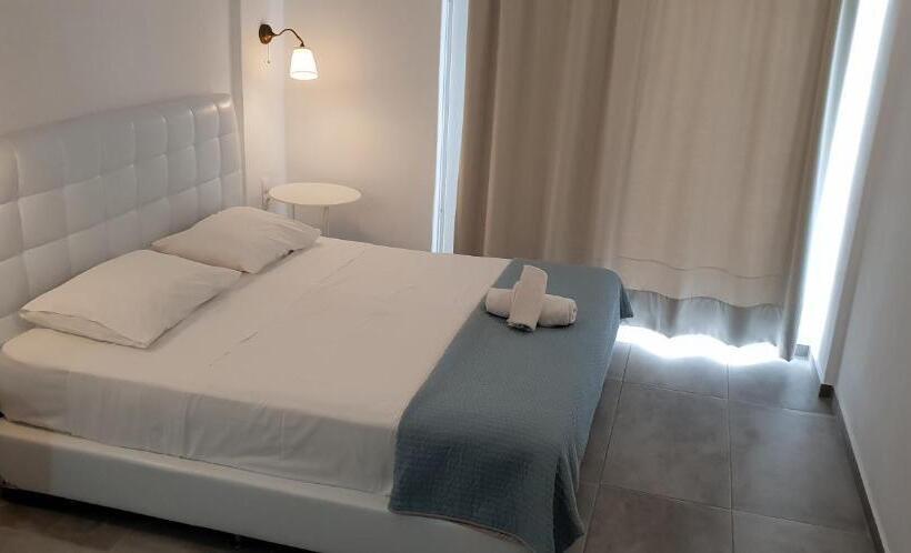 Номер Deluxe Вид на Бассейн, Iliada Odysseas Resort