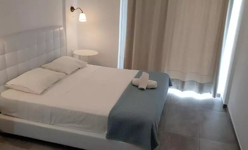 プールの見えるデラックスルーム, Iliada Odysseas Resort