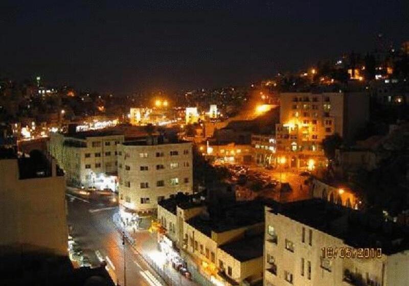 اتاق استاندارد سه تخته با سرویس بهداشتی مشترک, Jordan Tower