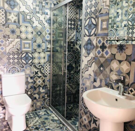 سوییت خانوادگی, Jordan Tower