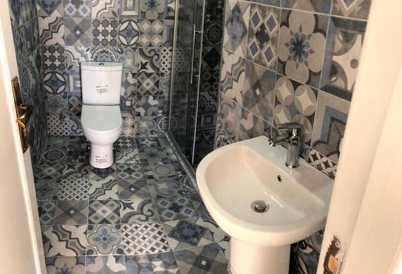 سوییت خانوادگی, Jordan Tower