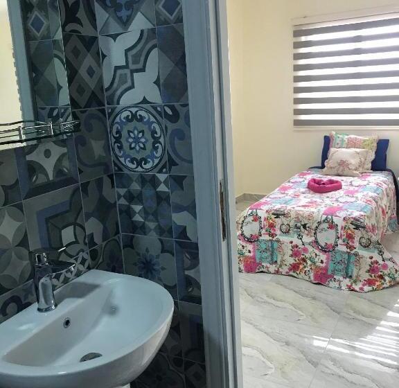 اتاق لوکس, Jordan Tower