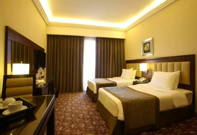 اتاق لوکس با بالکن, Lancaster Suites Raouche