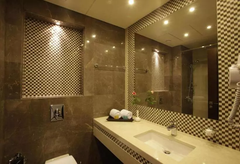 اتاق لوکس با بالکن, Lancaster Suites Raouche