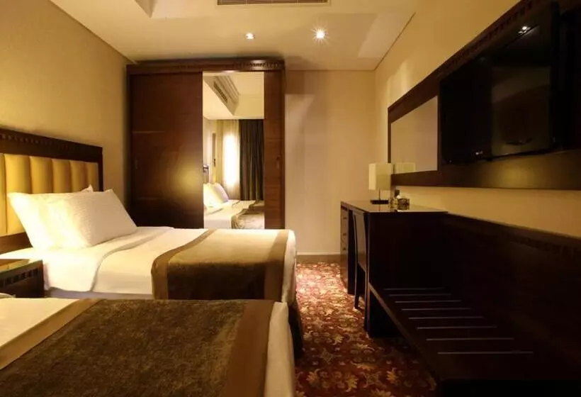 اتاق لوکس با بالکن و چشمانداز دریا, Lancaster Suites Raouche