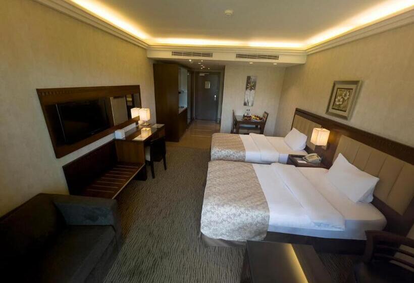 اتاق لوکس با بالکن و چشم‌انداز دریا, Lancaster Suites Raouche