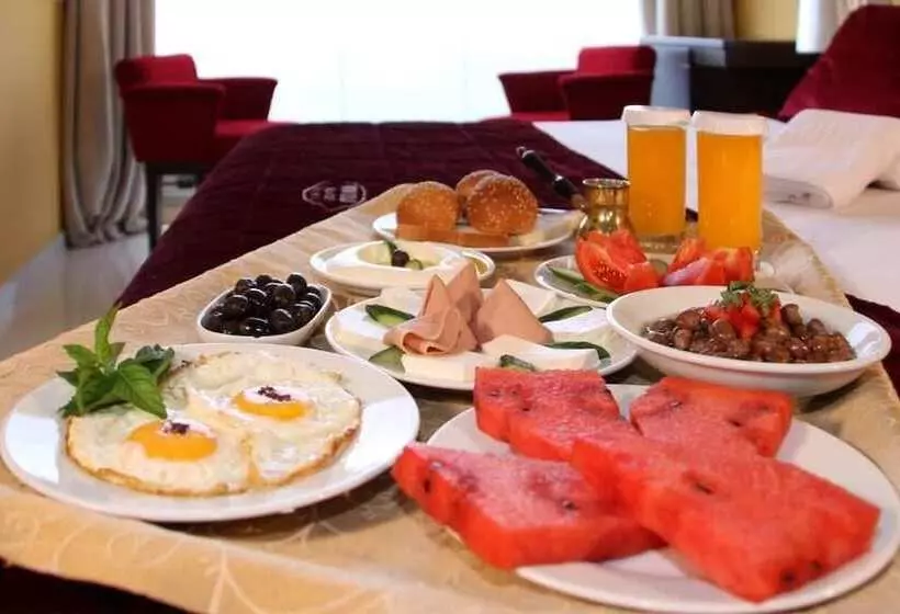 سوییت جونیور با چشمانداز شهر, Rivoli Palace