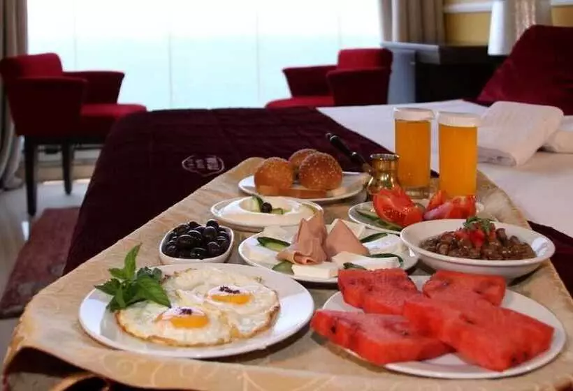 سوییت جونیور با چشمانداز شهر, Rivoli Palace