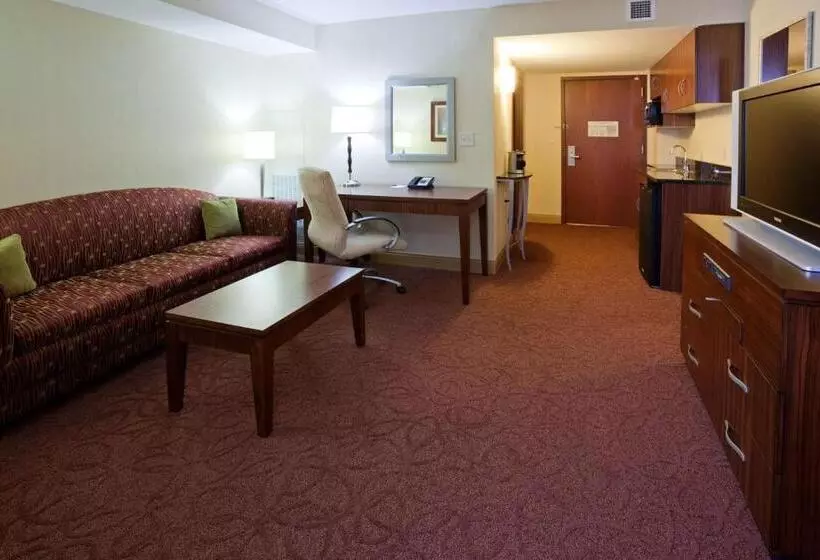 キングサイズベッドのスイートルーム, Sonesta Milwaukee West Wauwatosa