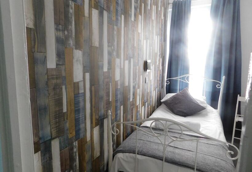 Standard Enkelrum, St Weonards