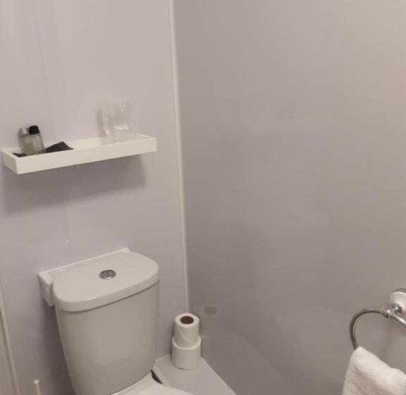 اتاق عادی, The Cardoun