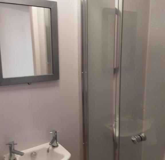 اتاق عادی, The Cardoun