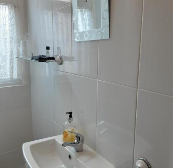 اتاق لوکس, The Cardoun