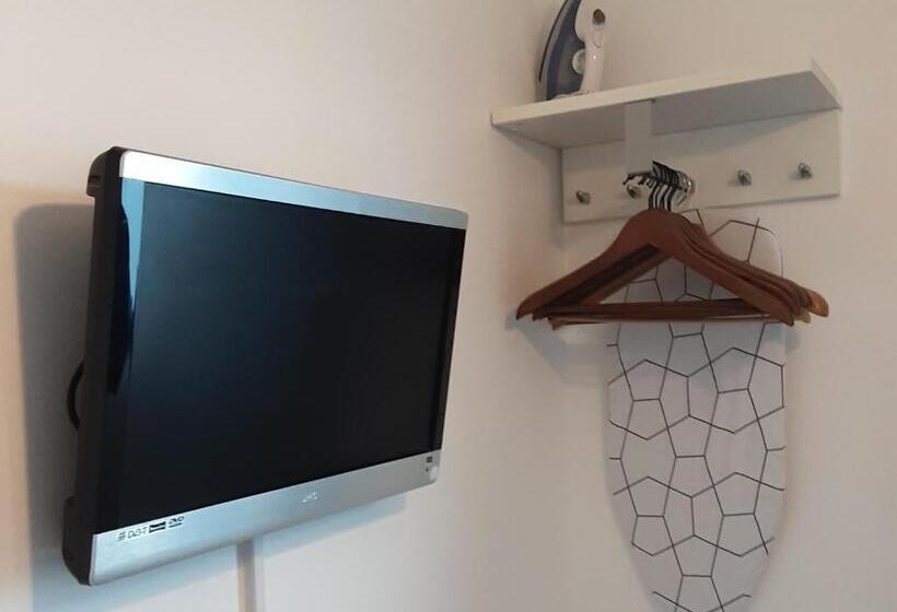 اتاق لوکس, The Cardoun