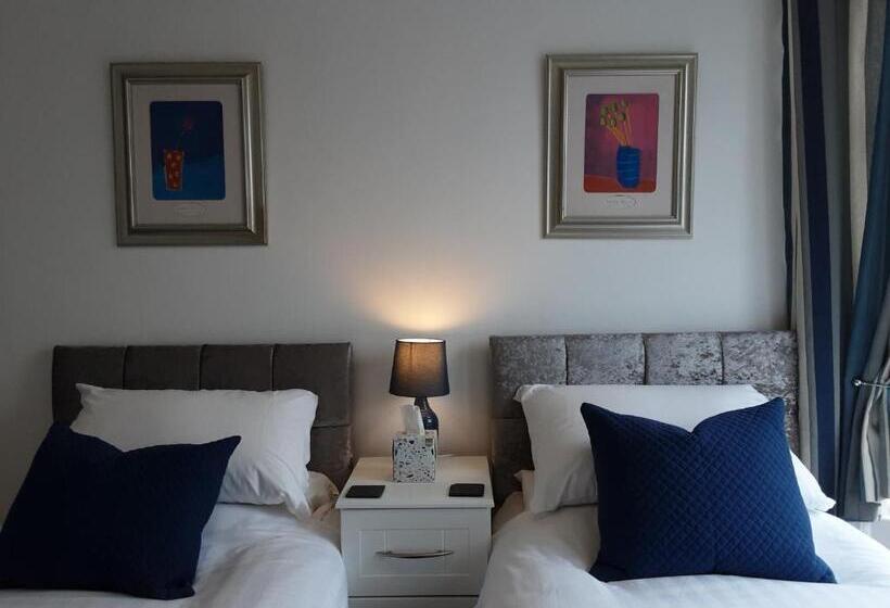 اتاق استاندارد, The Cardoun