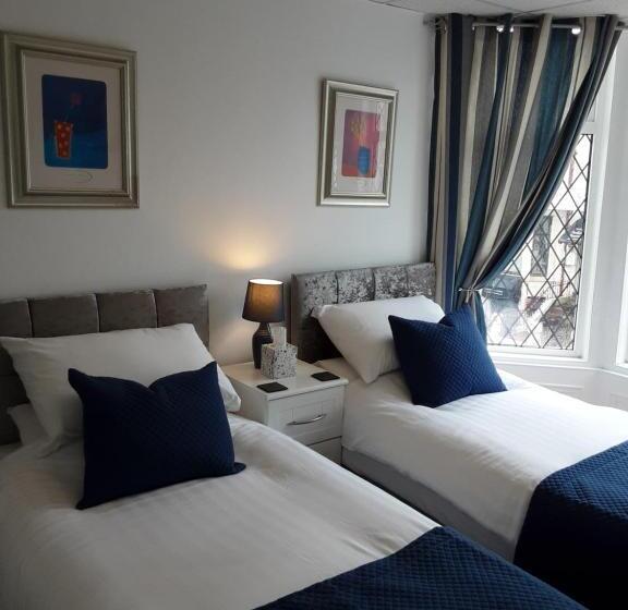 اتاق استاندارد, The Cardoun