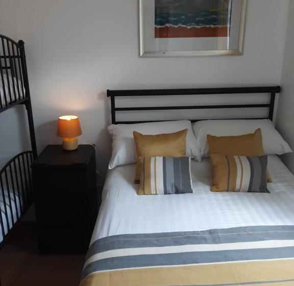 اتاق استاندارد چهار تخته, The Cardoun