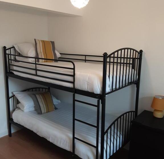 اتاق استاندارد چهار تخته, The Cardoun