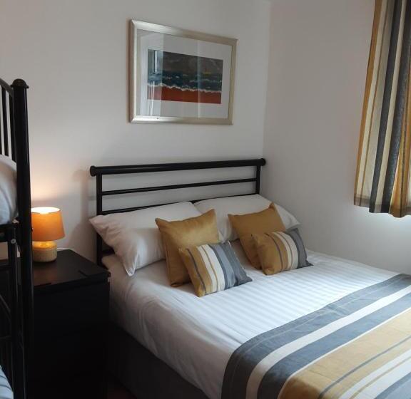 اتاق استاندارد چهار تخته, The Cardoun