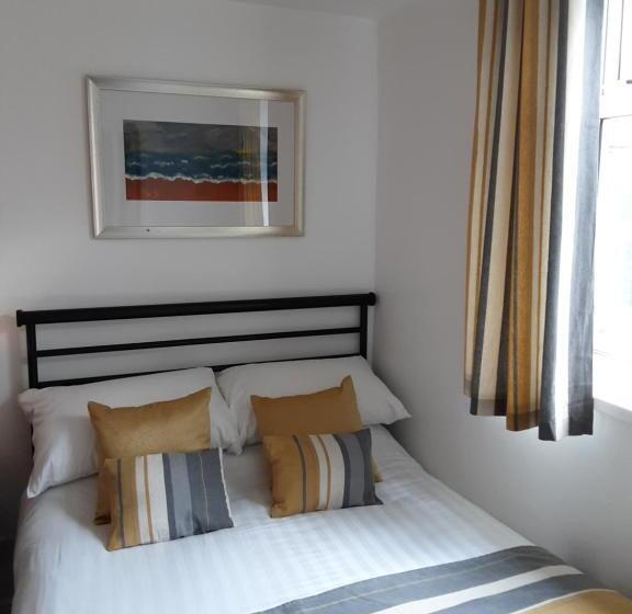 اتاق استاندارد چهار تخته, The Cardoun